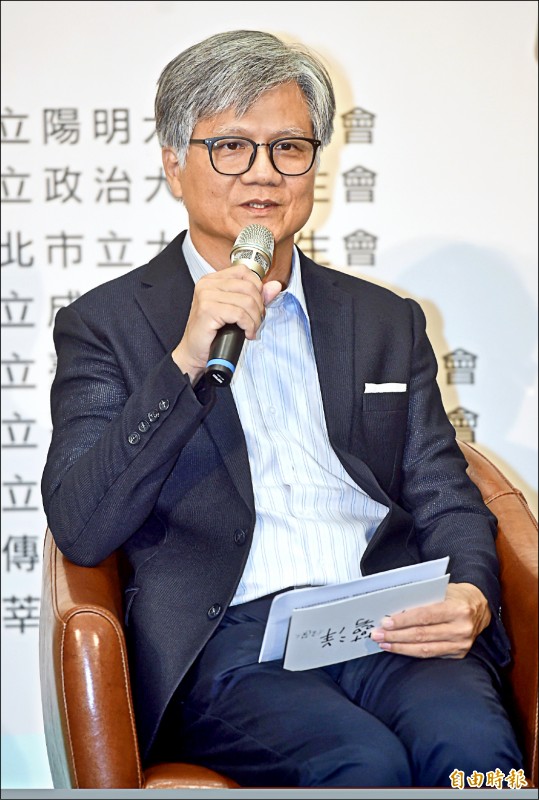 台北市長落選人吳蕚洋，今天下午將召開記者會宣布組織「白色聯盟」，並力拚明年立委選舉。
（資料照，記者簡榮豐攝）