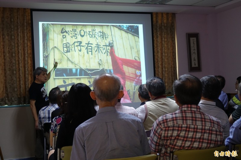 台灣健康空氣行動聯盟理事長葉光芃，強調氣候變遷的嚴重性。（記者劉曉欣攝）