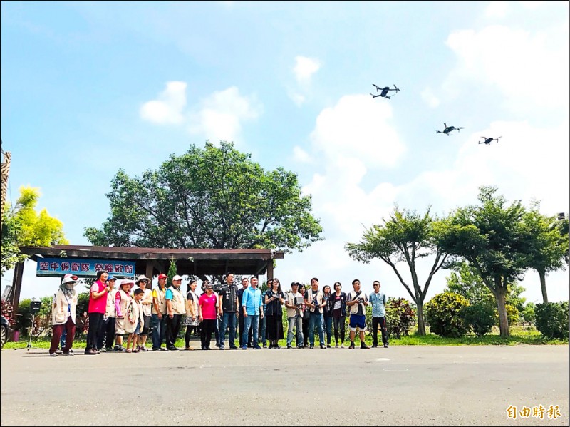 虎尾公所率先全國各鄉鎮市公所，成立無人機空中保衛隊，希望加速救災、勘災、環境保護等進度及效率。（記者廖淑玲攝）