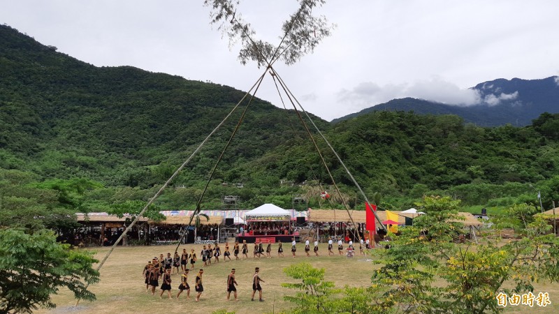 卑南鄉魯凱族達魯瑪克部落的竹搭鞦韆，取得原住民傳統智慧創作專用權。（記者黃明堂攝）