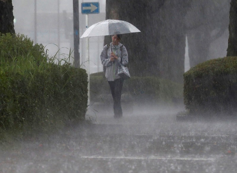 日本氣象廳對長崎縣五島列島與對馬島發布「大雨特別警報」，這是日本雨災警報5個級別裡的最高級別。日本大雨示意圖。（路透）