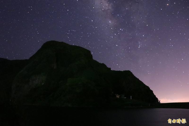 龜山島獨有的哈巴狗星空。（記者林敬倫攝）