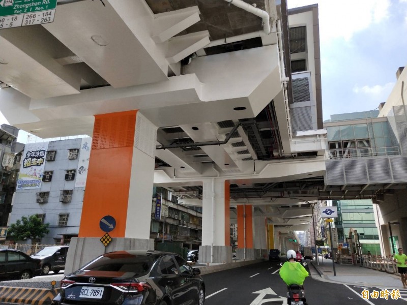 捷運環狀線第一階段將於今年底通車營運，新北市交通局規劃沿線接駁與轉乘措施。（記者賴筱桐攝）