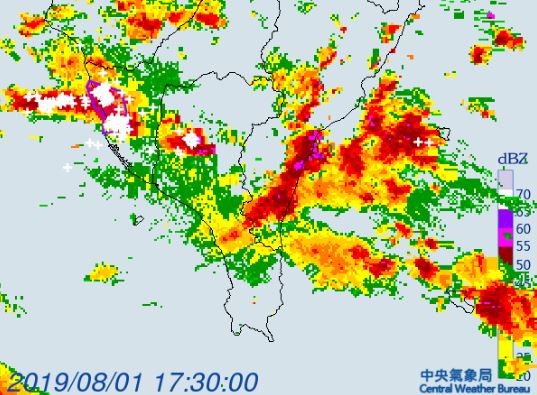 氣象局提醒高雄市民眾留意雷雨情形。（截取自中央氣象局）