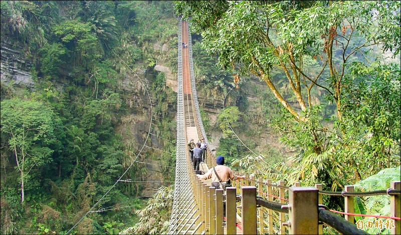 南投縣竹山鎮太極峽谷天梯遊客數由二○一一年的二十五萬餘人次，下降至二○一七年的七萬人次，降幅近七十％。（資料照，記者謝介裕攝）