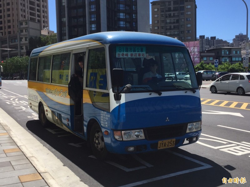 新竹市的公車營運情況不佳，除補貼免費及電動公車費用高，有7條路線的公車，平均載客數不到15人，不符合大眾運輸需求，遭審計室要求檢討改善。（記者洪美秀攝）