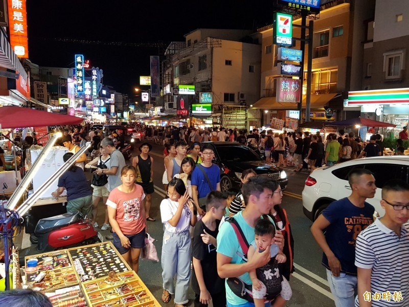 中國已明確禁自由行旅客來台，外界傳言中國團客部分可能也會跟進，旅行業者今天證實此事，目前有8省傳出這樣的消息，團客名額可能大減。（資料照）