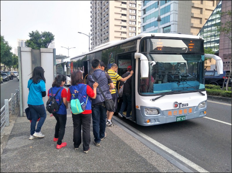 為推動2030年公車全面電動化，交通部近日通過「公路公共運輸補助電動大客車作業要點」。（資料照）