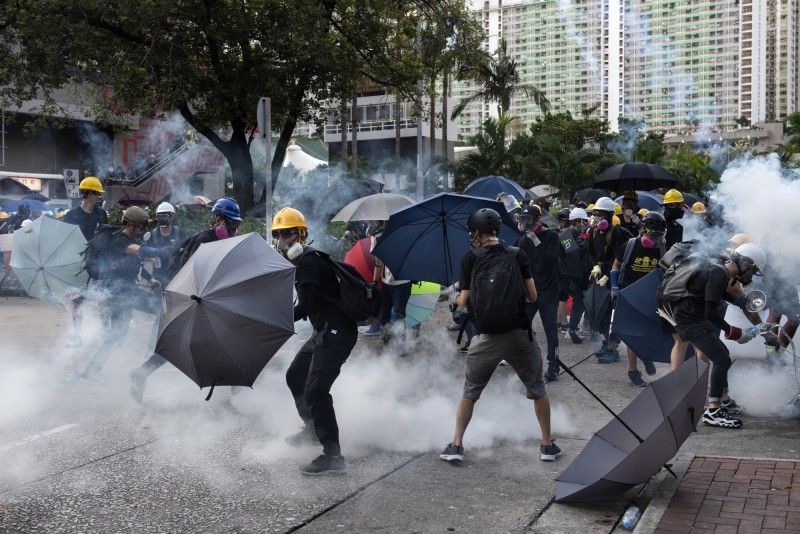 香港反送中，累計至8月5日凌晨，警方已逮逾420人，發射逾千發催淚彈。（歐新社）