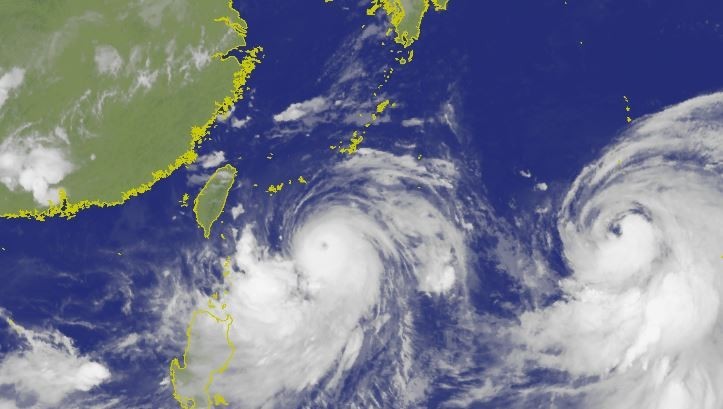中央氣象局指出，颱風時速13公里往西北方前進。（圖擷取自中央氣象局）