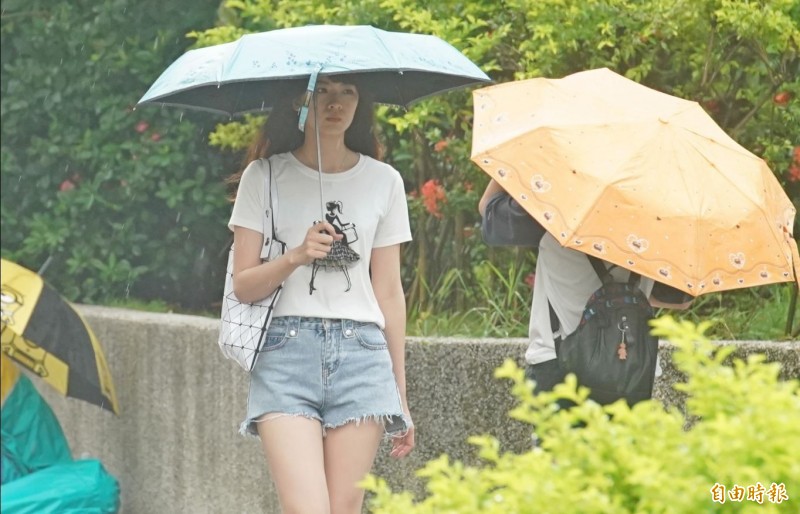 氣象局表示，今天中南部地區有短暫陣雨或雷雨。（資料照）