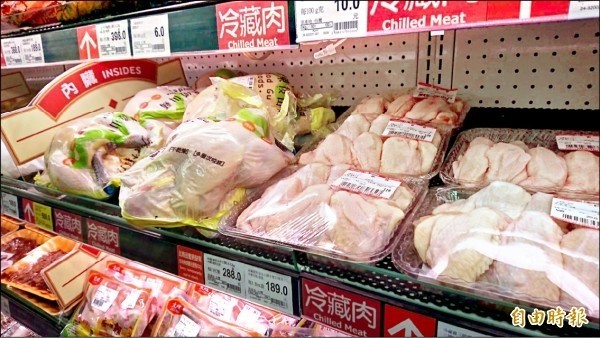 食品藥物管理署將推動「雞肉標示屠宰日期」措施，先從鼓勵業者標示雞肉的屠宰日開始，預計試辦半年到一年。（資料照）