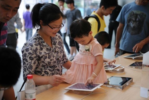 德國最新研究指出，為人父母的通常在孩子長大、搬離家裡及獨立自主後，才會感到比較快樂。（法新社）