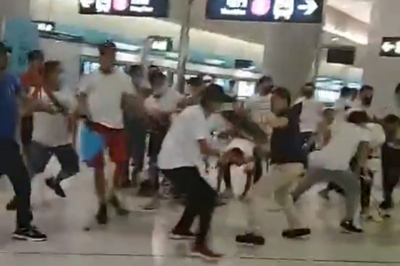 721元朗地鐵站發生白衣人無差別攻擊事件至今滿月。香港警方逮捕28人涉案人，如今仍沒有一個人被立案起訴。（法新社）