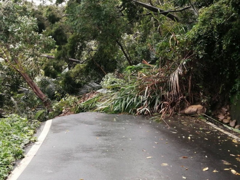 中88線因連日大雨崩塌走山，封路搶修無法通行。（資料照）