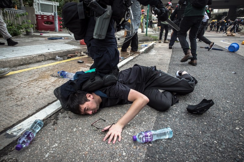 香港反送中運動已持續數週，時常傳出警民流血衝突，群眾更在五大訴求中，要求港府獨立徹查警方濫權問題。（資料照，歐新社）