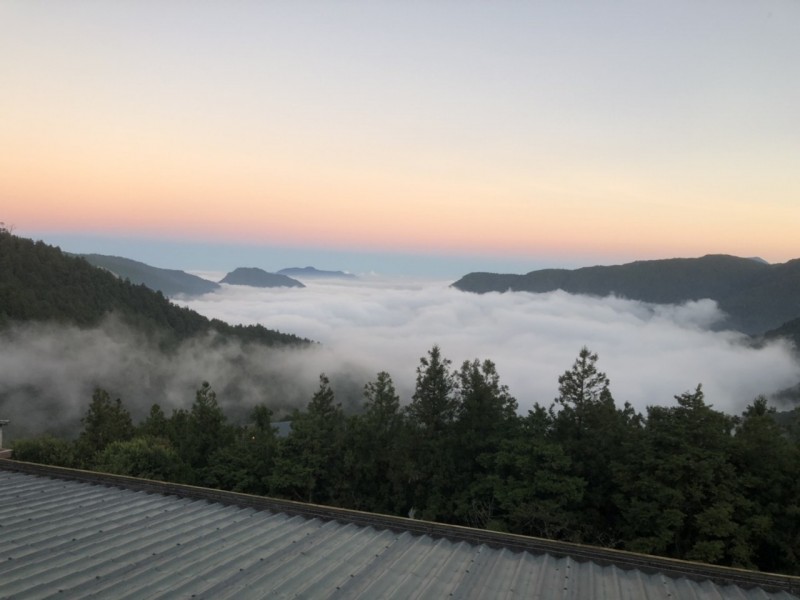 海拔2000公尺的太平山莊，往餐廳窗外一看就有壯闊雲海。（羅東林管處提供）