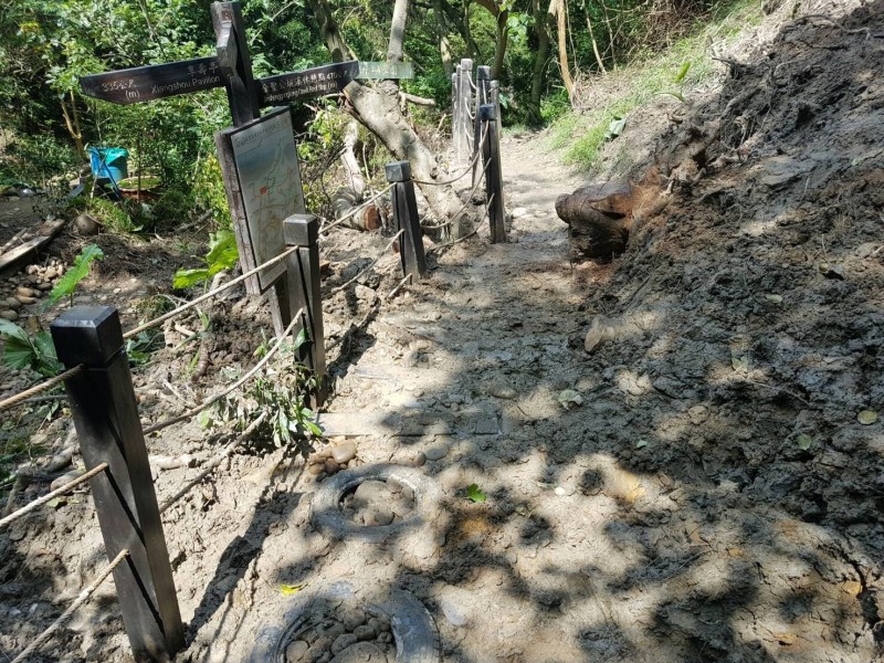 大肚萬里長城登山步道因日前連日豪雨崩塌，目前已搶通。（記者歐素美翻攝）