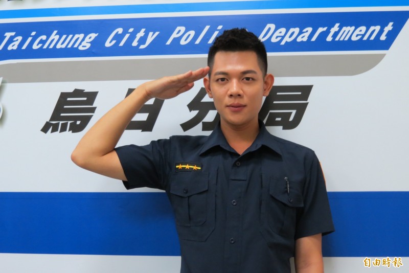 空服員轉換跑道任警察市場阿嬤直呼 緣投又年輕 社會 自由時報電子報
