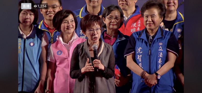 洪秀柱出席韓國瑜造勢，說自己不是很喜歡韓國瑜，但韓是國民黨別無選擇的唯一候選人。（圖擷取自傅崐萁臉書）