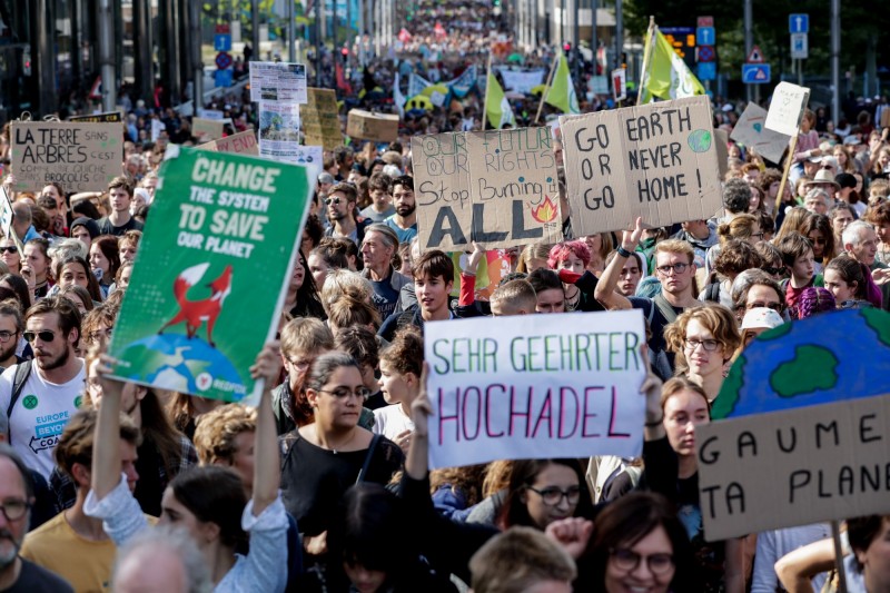 比利時首都布魯塞爾的民眾，響應氣候行動，上街示威。（歐新社）