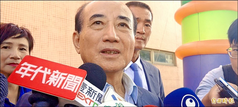 前立法院長王金平昨到雲林北港出席北港媽祖盃輪椅舞蹈國際公開賽活動，他受訪時強調，一定參選總統到底。（記者廖淑玲攝）