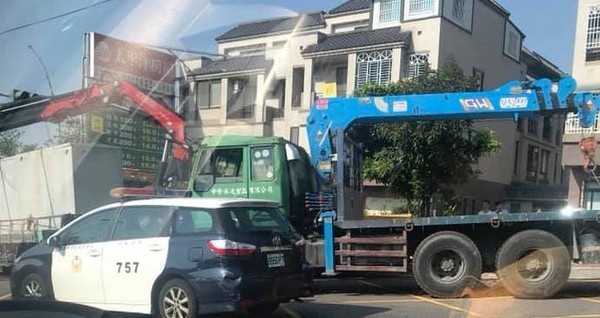 沙鹿向上路追撞車禍。（取自臉書沙鹿之美）