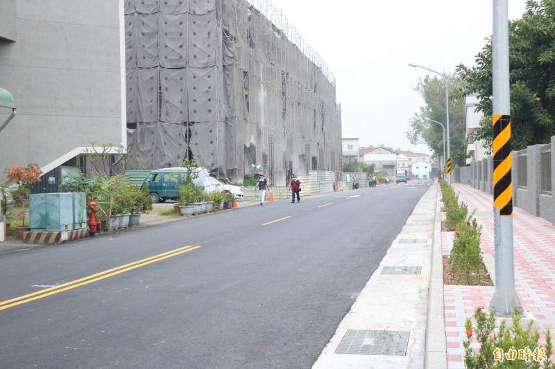 台南永康區永興街原為4米道路，經地方居民、民代積極爭取下，道路拓寬為12米，工程今也順利完工通車。（記者萬于甄攝）