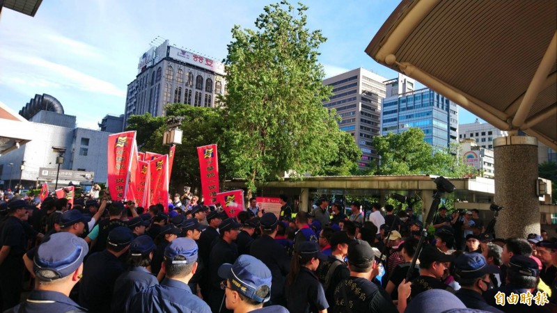 中共十一國慶，統促黨今日於台北車站非法集會。（記者陳鈺馥攝）