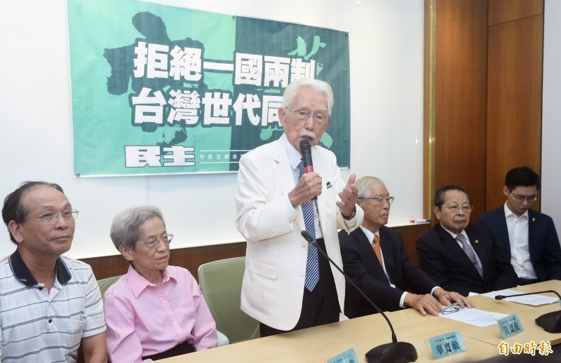 守民主護台灣大聯盟召開「拒絕一國兩制，台灣世代同行」記者會，獨派大老辜寬敏、台灣之友會總會長黃崑虎等人出席。（記者廖振輝攝）