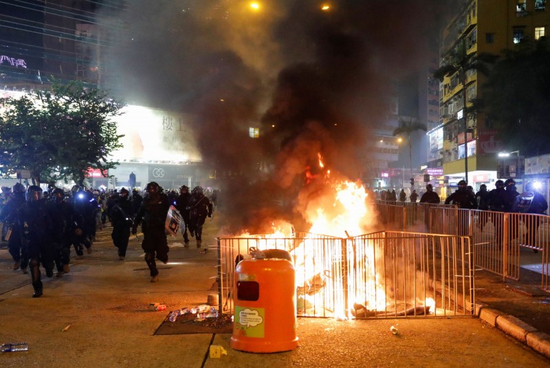 香港十一大遊行，受到港警實彈血腥鎮壓。（路透）