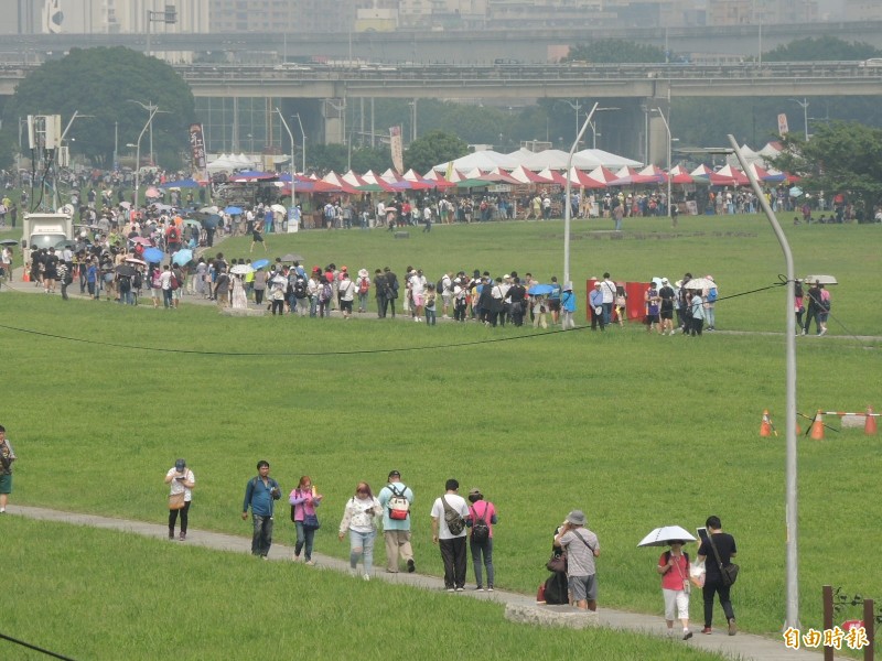 「Pokémon GO Safari Zone」活動今天起一連4天在「新北大都會公園」登場，吸引眾多民眾到場。（記者翁聿煌攝）