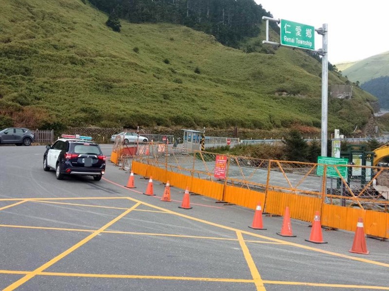 合歡山莊前停車場無法在10/5完工，國慶連假預估會塞車。（圖擷自「中橫路況資訊站」臉書社團）