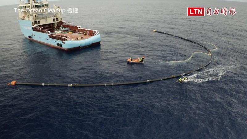 海洋清理行動開發的裝置有「海洋吸塵器」之稱。（圖片由The Ocean Cleanup授權）