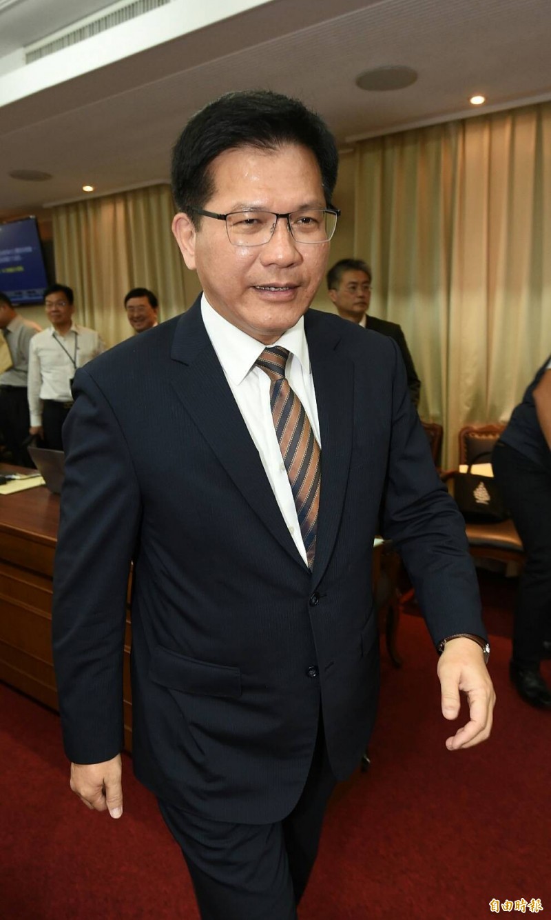 交通部長林佳龍表示,交通部今早已邀集地方政府等相關單位更新轄管橋梁最新資訊,資料盤點完後會跟外界公布,他也請外界不要過度恐慌,這103座橋梁沒有立即坍塌危險,都是堪用的,若有危險,交通部會立即採取封橋措施。(記者劉信德攝)
交通部長林佳龍表示,交通部今早已邀集地方政府等相關單位更新轄管橋梁最新資訊,資料盤點完後會跟外界公布,他也請外界不要過度恐慌,這103座橋梁沒有立即坍塌危險,都是堪用的,若有危險,交通部會立即採取封橋措施。(記者劉信德攝)