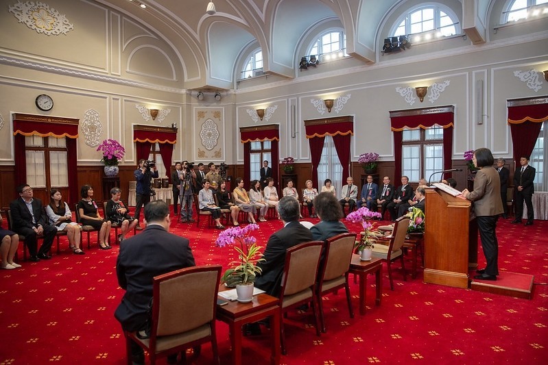 蔡英文接見醫療奉獻獎得主 盼拋磚引玉