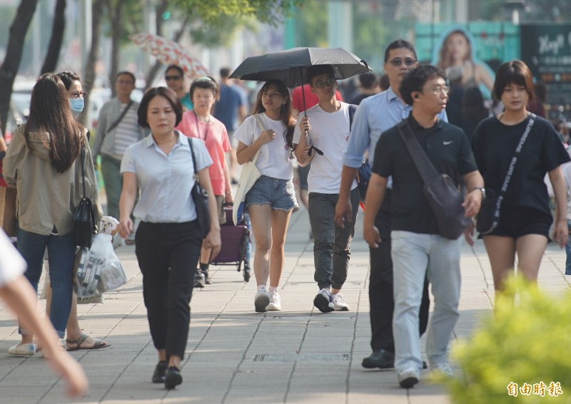 今年入秋首波鋒面遲到，往年9月中旬入秋第一道鋒面就會抵達台灣，但今年直到現在都是微弱東北風影響，未有明顯鋒面南下。中央氣象局表示，由於今年冷、暖氣團都不強，因此遲遲未有鋒面影響台灣。（資料照）