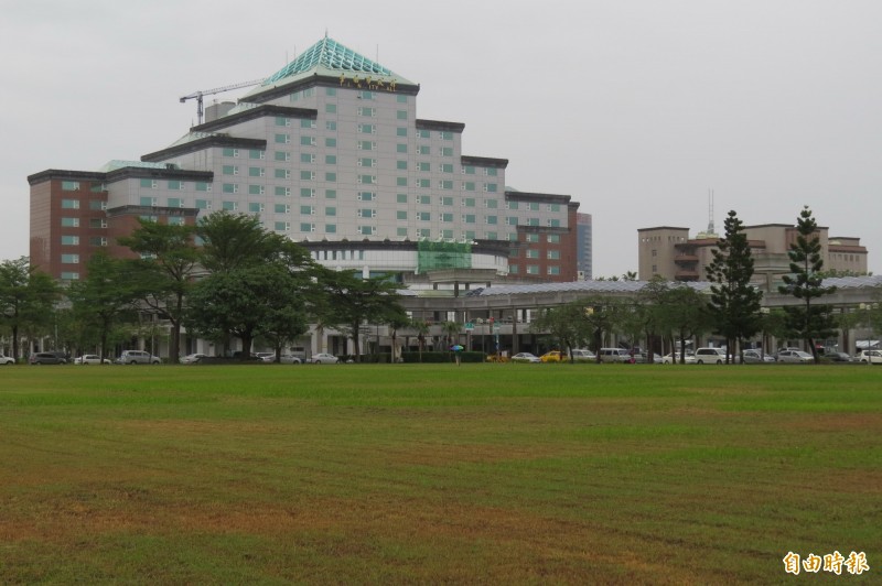 台南市永華市政中心大樓及西拉雅廣場。(記者蔡文居攝) 台南市永華市政中心大樓及西拉雅廣場。(記者蔡文居攝)
