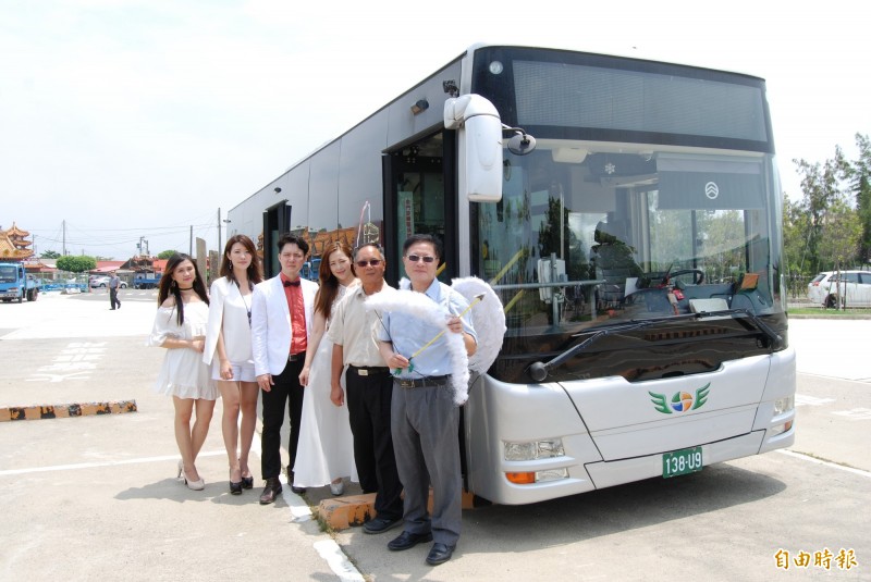 「台灣好行」西濱快線加開班次因應秋冬旅遊。(記者楊金城攝) 「台灣好行」西濱快線加開班次因應秋冬旅遊。(記者楊金城攝)