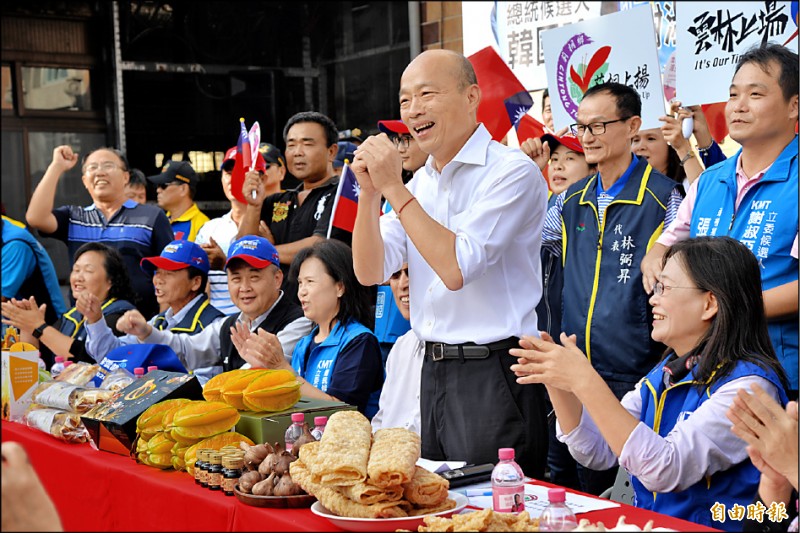 國民黨總統參選人韓國瑜昨赴雲林舉辦座談會，他表示改變飲食習慣後，東西就可以開始賣出去。（記者許麗娟攝）