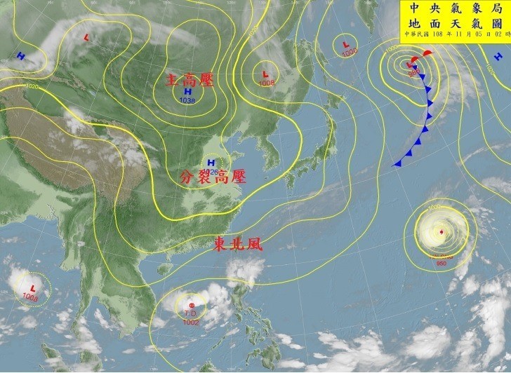 由於東北風明顯偏強，氣象局於今凌晨針對18縣市發布陸上強風特報，清晨各地低溫20至22度，中南部白天高溫仍可達30度以上。（圖擷自鄭明典臉書）