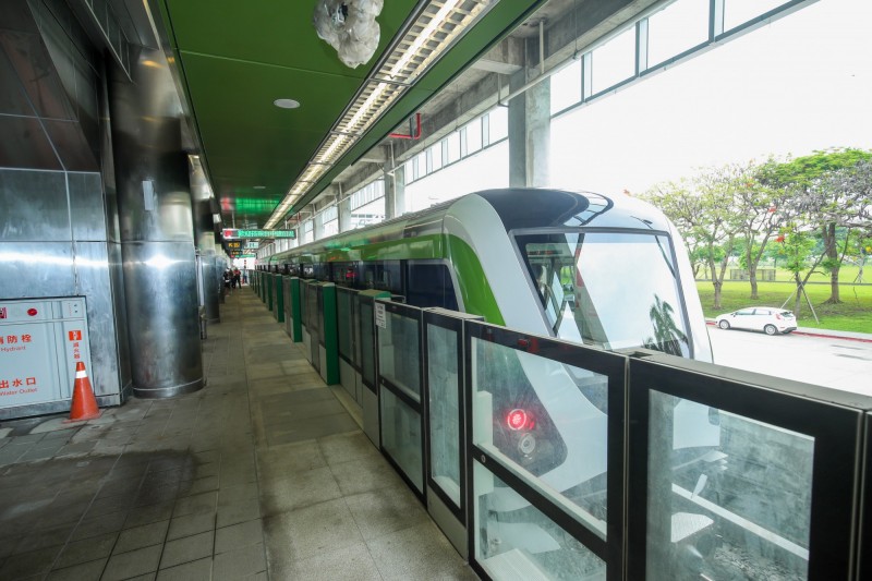 捷運綠線遭批噪音擾人，台北捷運局同意除了一、二處無法設置隔音牆，全線設置。（記者蘇金鳳翻攝）