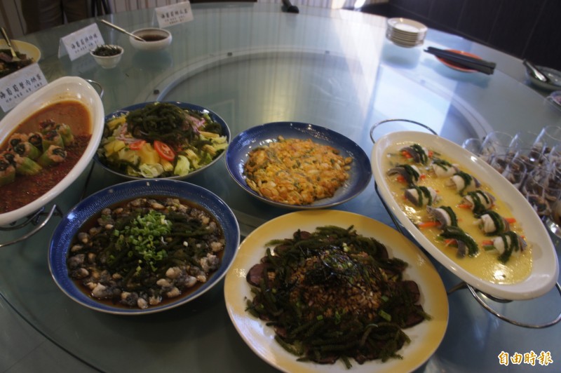 海葡萄入菜增加獨特風味,具有畫龍點睛效果。(記者劉禹慶攝) 海葡萄入菜增加獨特風味,具有畫龍點睛效果。(記者劉禹慶攝)
