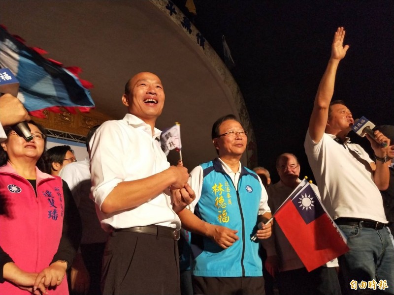 國民黨總統提名人今天晚間出席新北市永和區立委參選人林德福的競選總部成立大會，批評民進黨貪污腐敗、派系分贓。（記者賴筱桐攝）