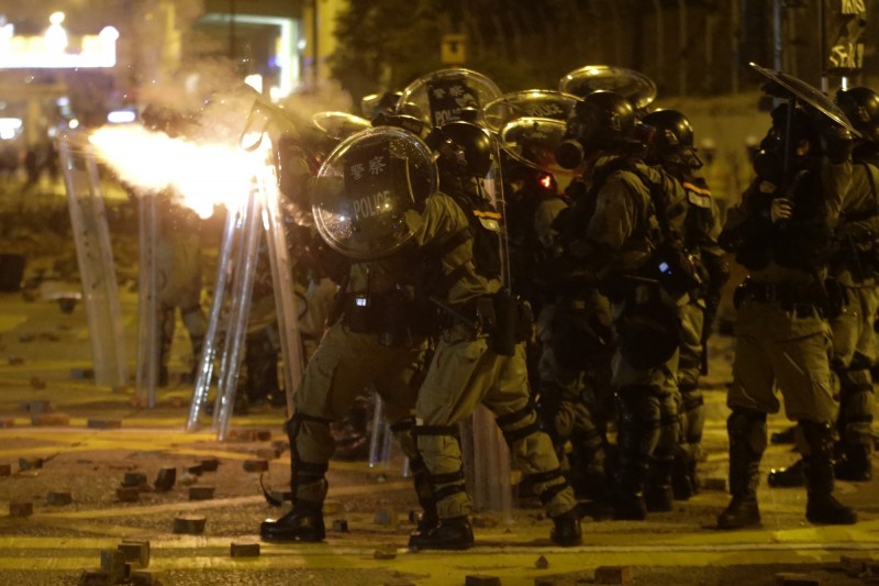 港警包圍理大:你們隻有一條路,就是投降(組圖) 4