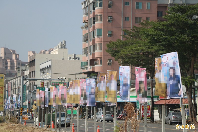 大選投票日逼近，永康街頭再現選舉旗海。（記者萬于甄攝）