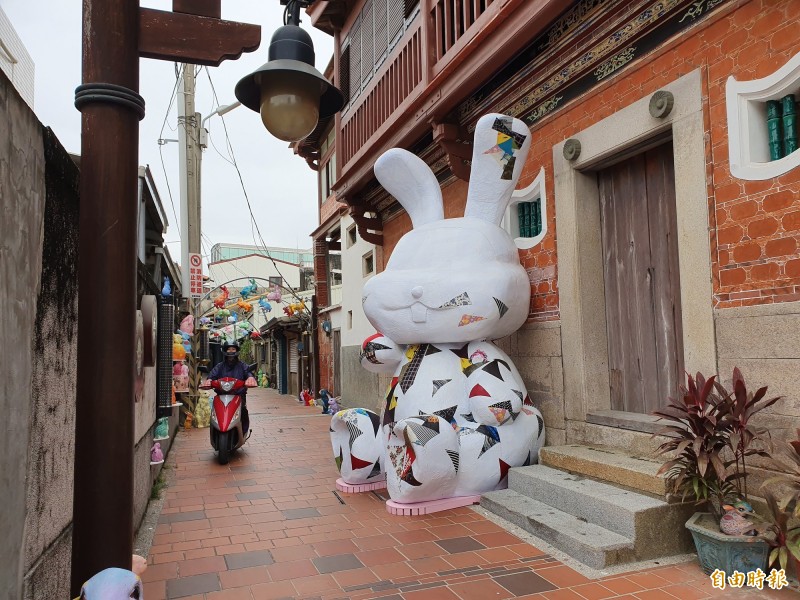 「月之美術館」首辦秋季展「月光之城」將於23日晚上開幕，鹽水小鎮化身座美術館，常民生活氣息融入藝術場域。（記者王涵平攝）