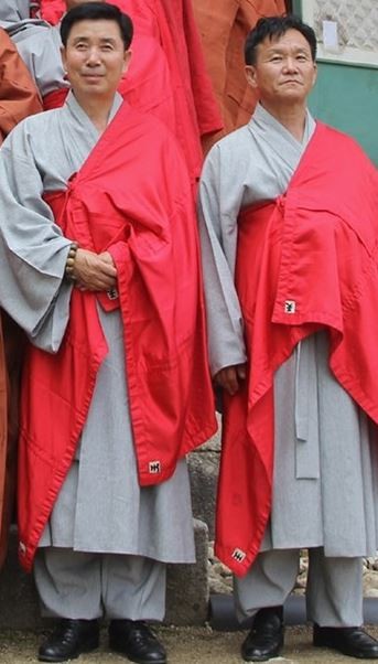 北韓(朝鮮)可說是現今少有的封閉社會主義國家,除了領導人金正恩以及核武,鮮少有人對於北韓當地有更深入的瞭解,可謂非常神秘。經常分享北韓當地資訊的「北韓-朝鮮經貿文化情報」今(19)日在臉書指出,北韓有宗教團體與宗教信仰,甚至還有和尚!(圖擷取自臉書) 北韓(朝鮮)可說是現今少有的封閉社會主義國家,除了領導人金正恩以及核武,鮮少有人對於北韓當地有更深入的瞭解,可謂非常神秘。經常分享北韓當地資訊的「北韓-朝鮮經貿文化情報」今(19)日在臉書指出,北韓有宗教團體與宗教信仰,甚至還有和尚!(圖擷取自臉書)