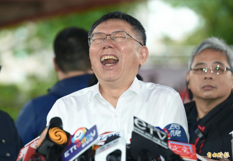 台北市長柯文哲說,「1280有效沒效很簡單,哪個議員主張取消1280請舉手,看看有沒有人敢」。(記者廖振輝攝) 台北市長柯文哲說,「1280有效沒效很簡單,哪個議員主張取消1280請舉手,看看有沒有人敢」。(記者廖振輝攝)