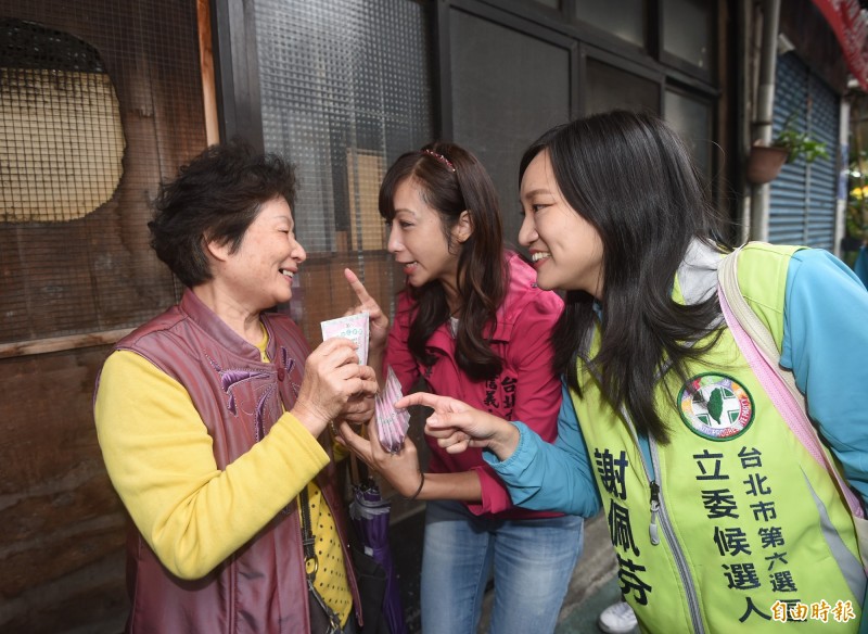 許淑華（中）今直言，蔡身為女性應要有同理心，女生不應該傷害女生。（記者方賓照攝）